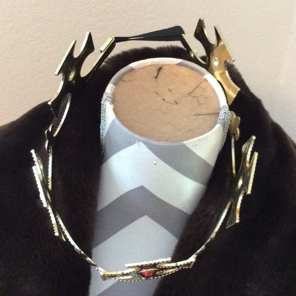 DIY ‘king’ robe with crown - Picture 13 of 13